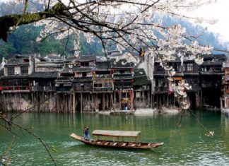 Hối tiếc vì không biết du lịch Phượng Hoàng Cổ Trấn mùa nào đẹp