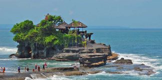 Tham quan đền Tanah Lot - Ngôi đền linh thiêng và độc đáo khi du lịch Indonesia